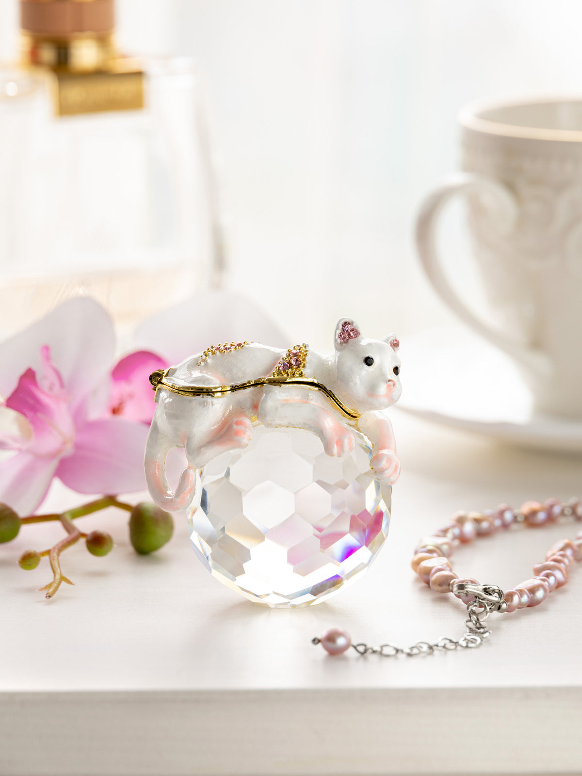 Keren Kopal White Cat on Crystal