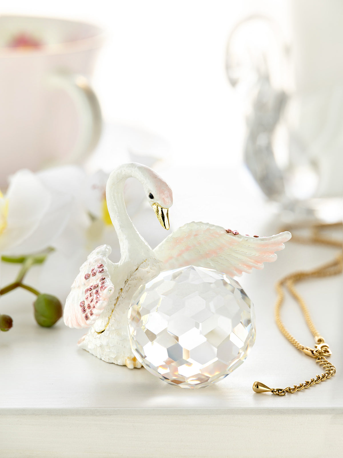 Keren Kopal White Swan Holding Crystal