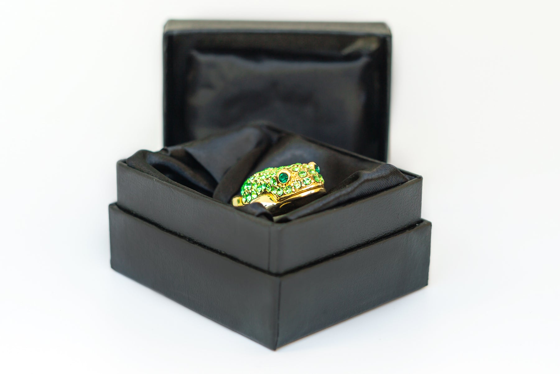 Keren Kopal Green and Gold Sitting Toad