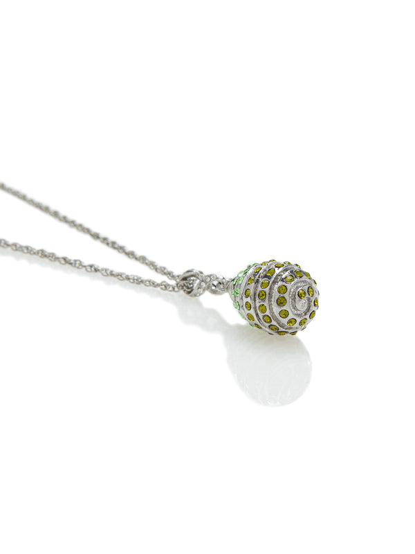 Collier Pendentif Œuf Argenté avec Cristaux Verts