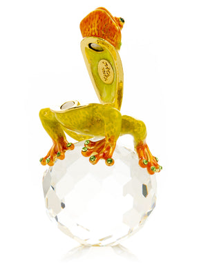 Frog on Crystal