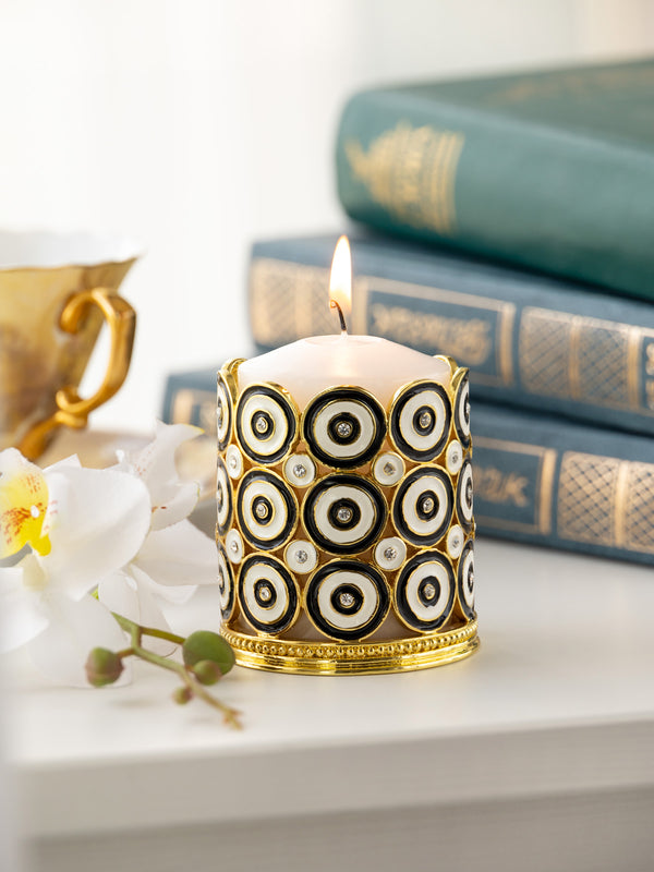 Bougeoir doré décoré avec motif de cercles