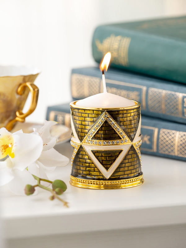 Porte-bougie doré décoré avec motif triangles