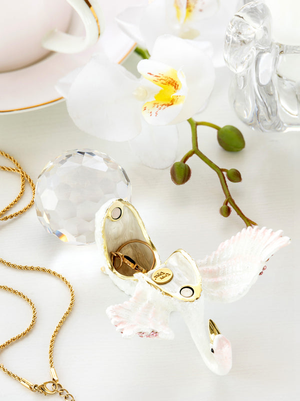 Cygne Blanc Tenant un Cristal