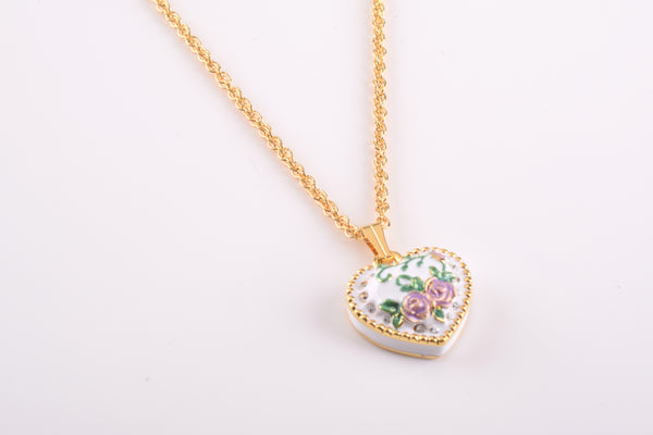 Collier pendentif blanc en forme de cœur
