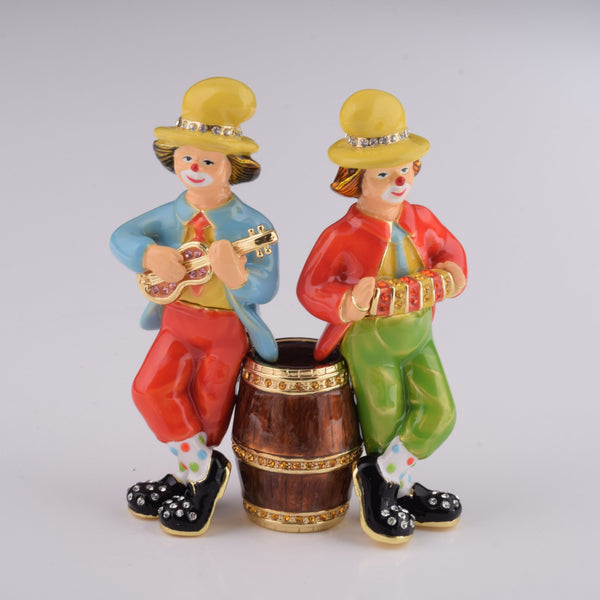 Deux Clowns de Cirque Jouant de la Musique