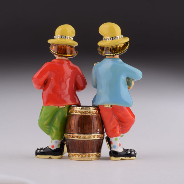 Deux Clowns de Cirque Jouant de la Musique