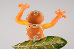 Keren Kopal Frog Playing on Keyboards