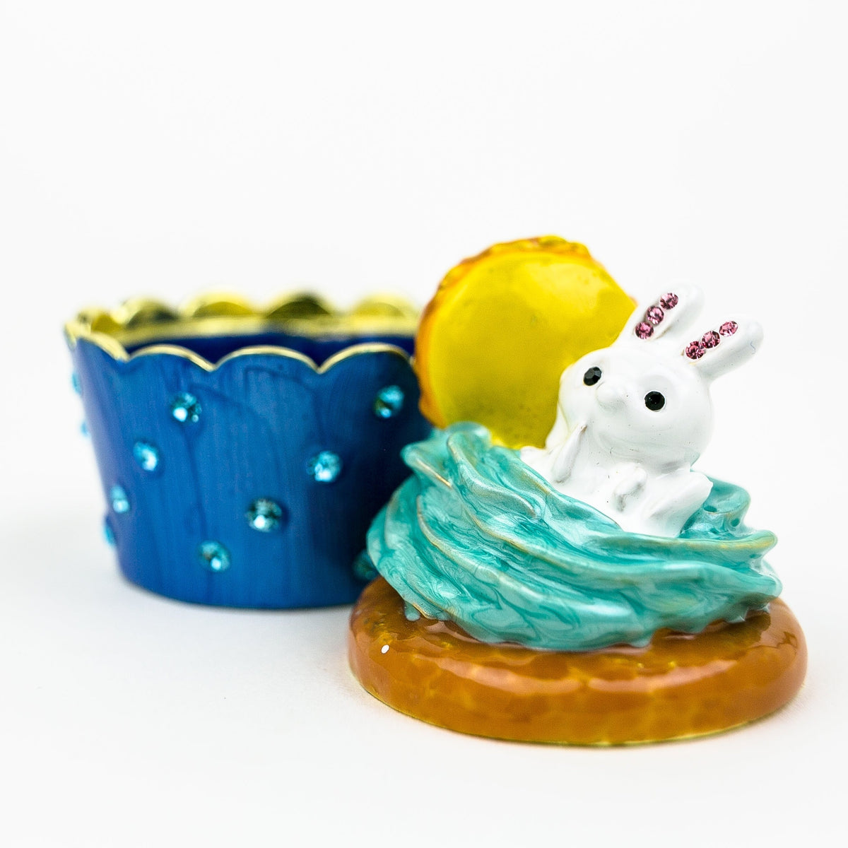 Rabbit on Cupcake