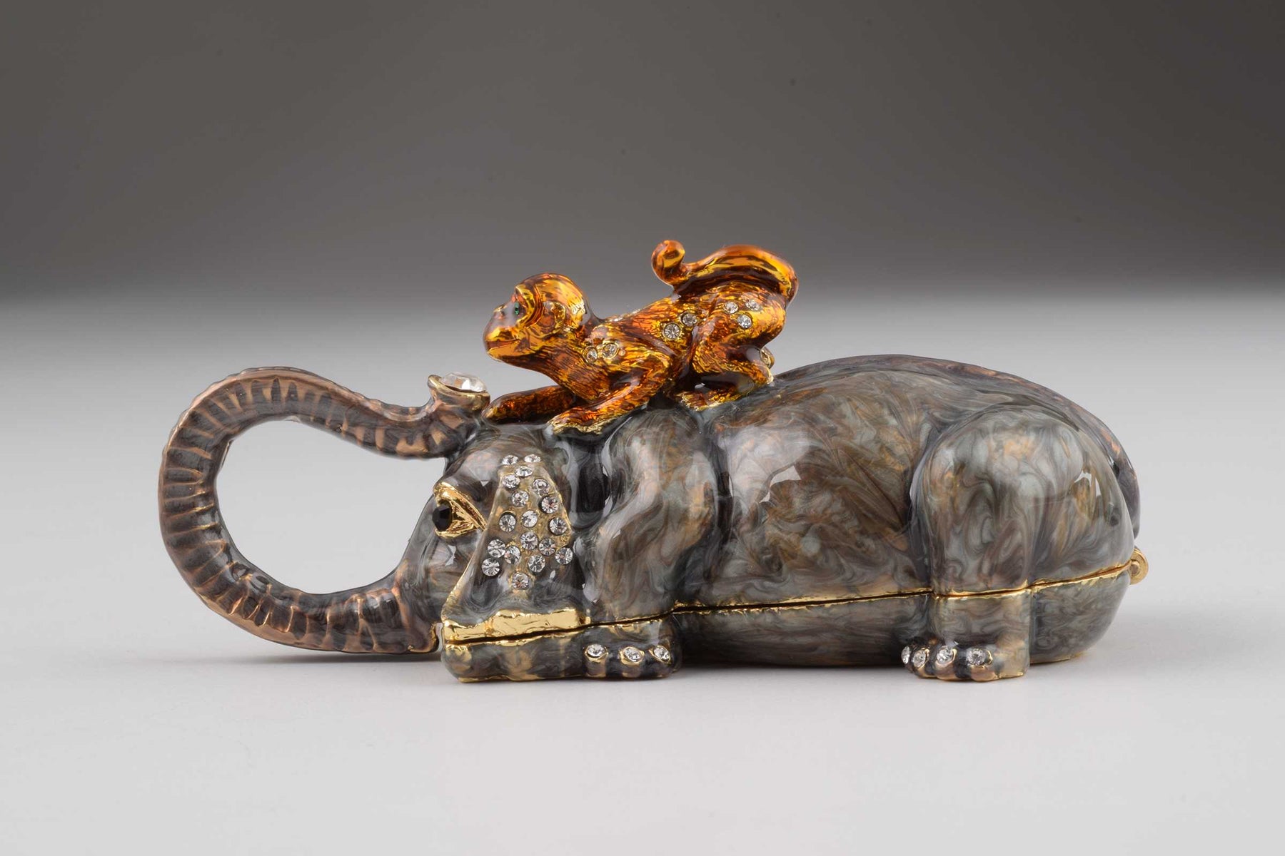 Keren Kopal Elephant with Monkey  66.50