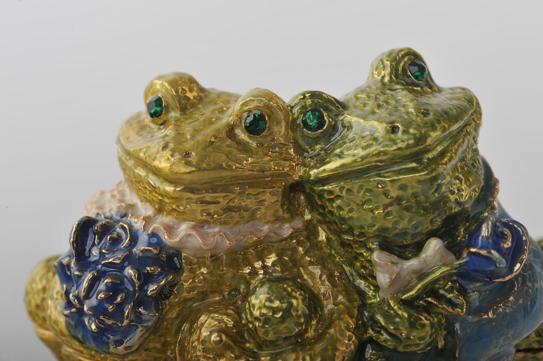 Keren Kopal Just Married Frog Couple  54.50