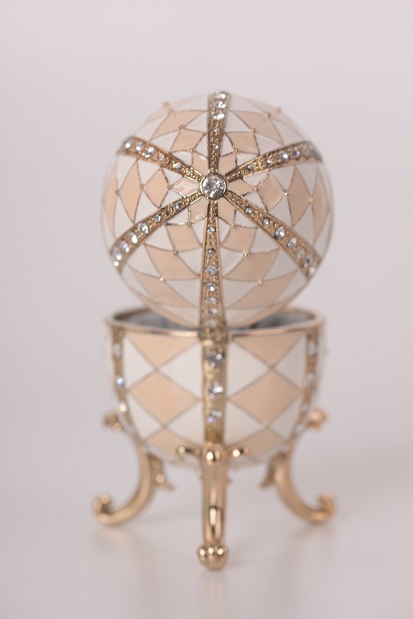 Keren Kopal White & Pink Music Playing Faberge Egg  102.00